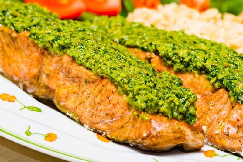 Grilled salmon with pesto