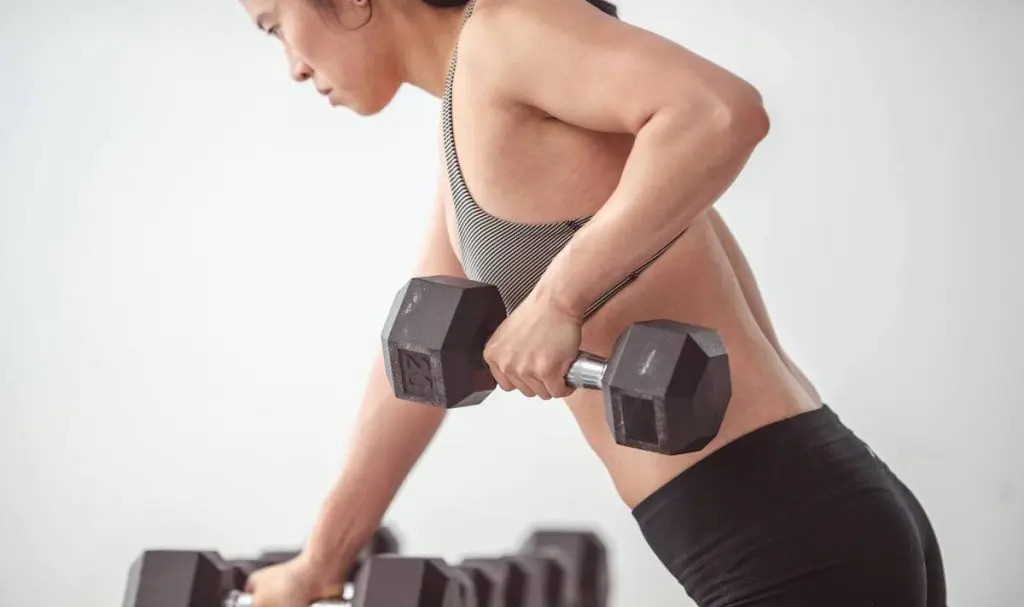 Woman lifting a dumbbell