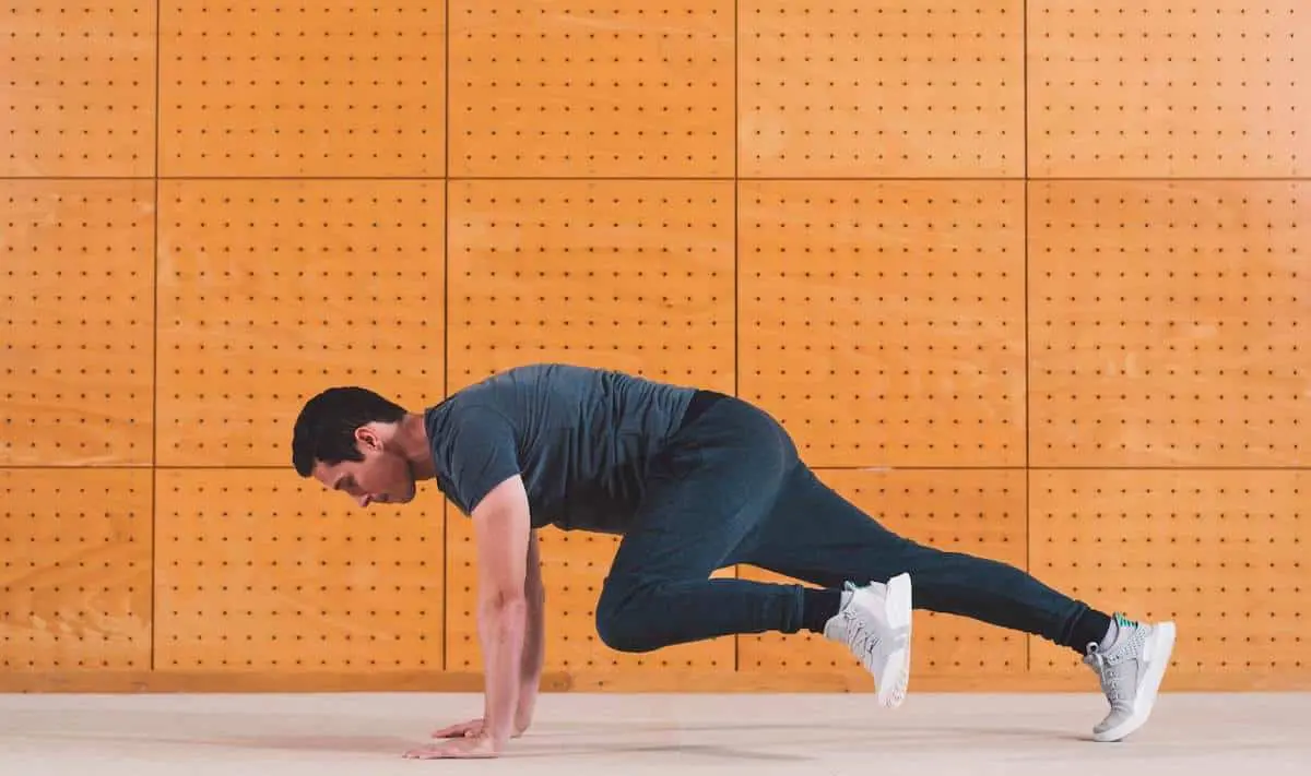 Man doing mountain climbers