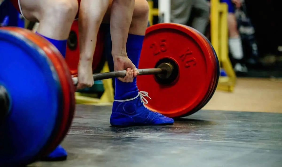 Powerlifter deadlifting