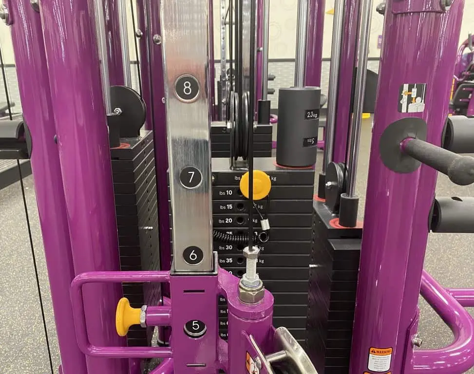 Planet fitness cable machine with incremental weight cylinders
