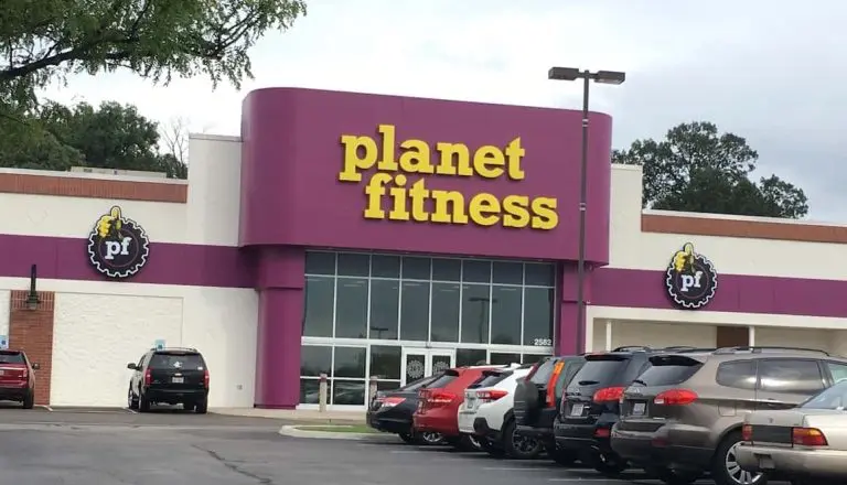 Planet Fitness facade entrance
