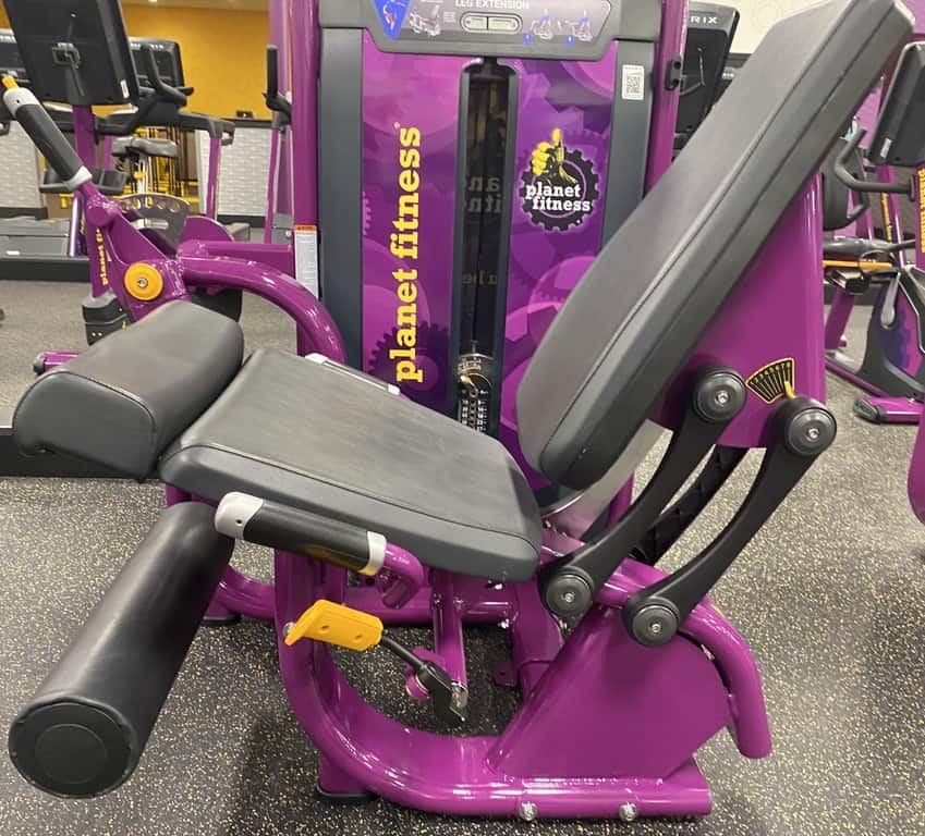 Planet fitness matrix leg extension machine